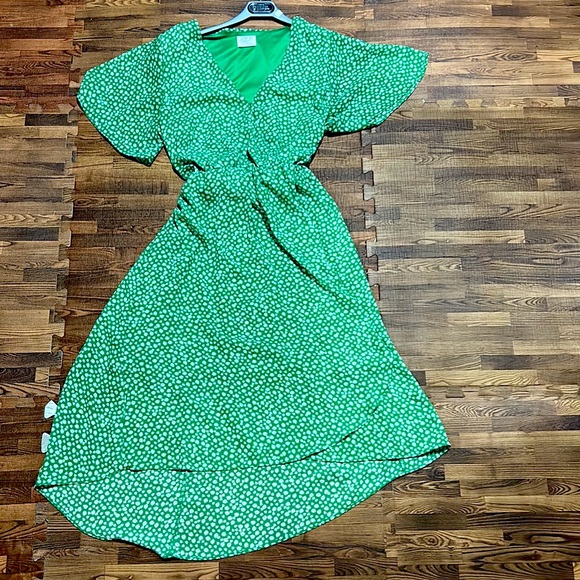Sienna Sky Dresses & Skirts - Gorgeous summer dress size L